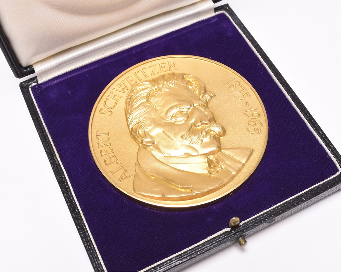 Albert Schweitzer gold medallion sells for over £20,000